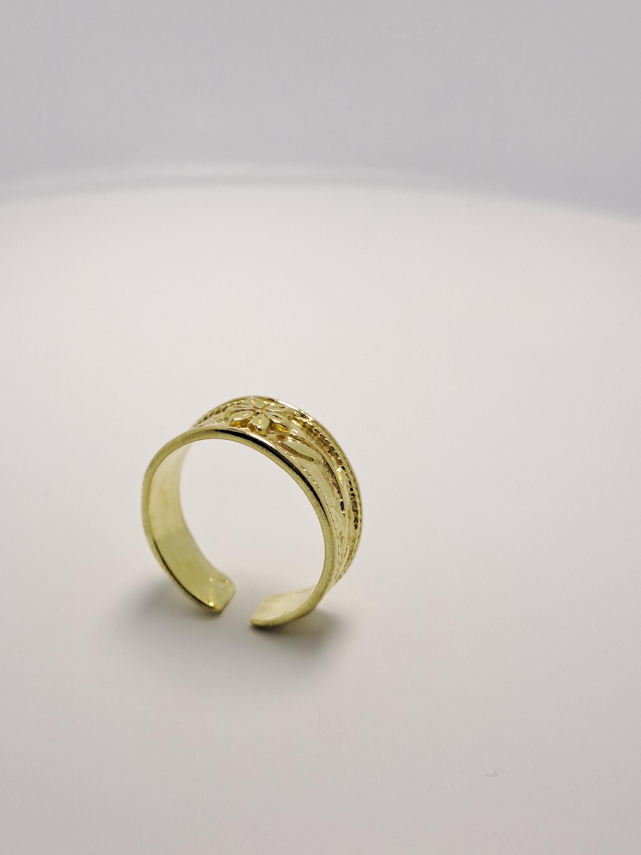 Byzantine Floral Cuff Ring – Adjustable Ornate Leaf Band with Classic Gold Finish